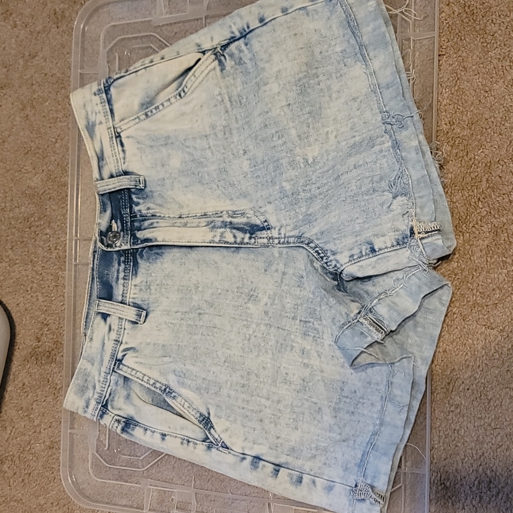 AE Mom shorts